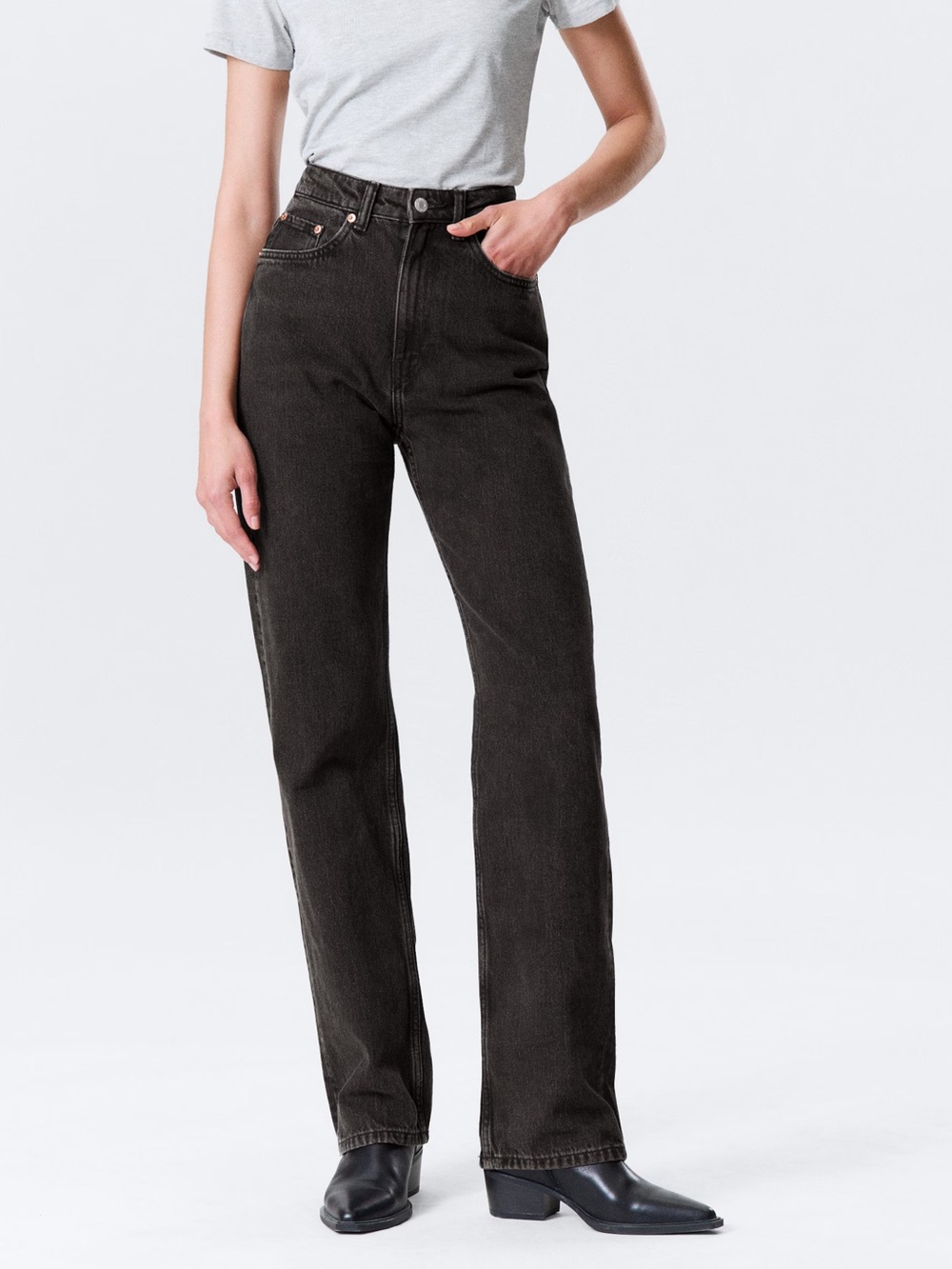 ROWE SUPER HIGH WAISTED REGULAR STRAIGHT JEANS
WEEKDAY 27